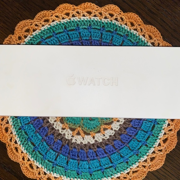 LIKE NEW Apple Watch Series 8 GPS 41mm Starlight Aluminum Case S/M - Picture 6 of 10